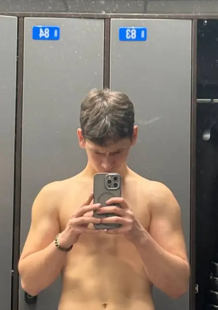 Я Илья, 18, из Ростова-на-Дону, ищу знакомства без обязательств