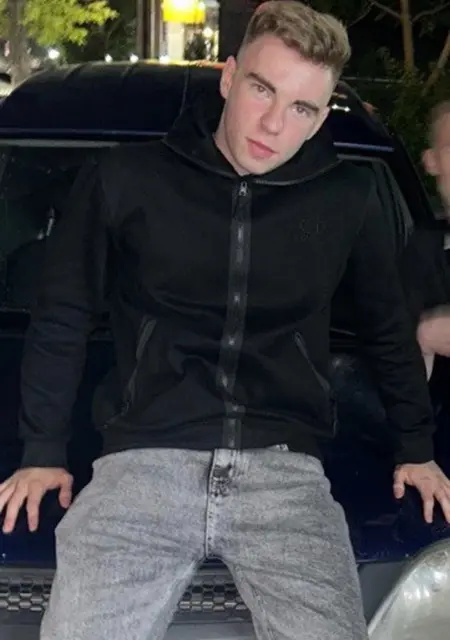 Я Игорь, 18, из Батайска, ищу знакомства на одну ночь