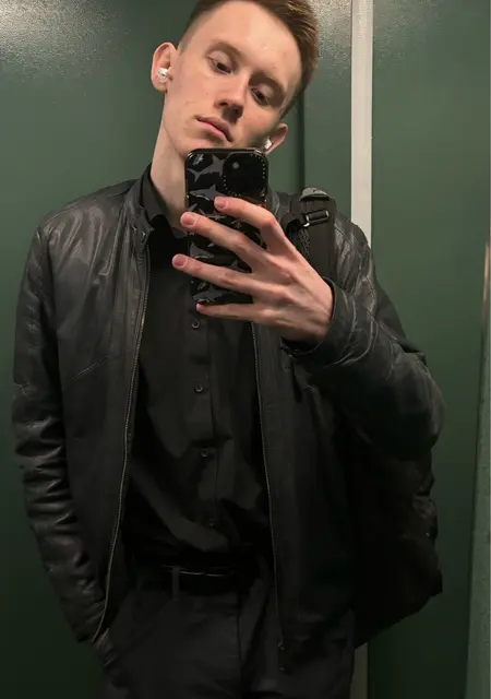 Я Георгий, 21, из Томска, ищу знакомства на одну ночь