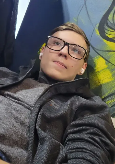 Я Даниил, 20, знакомлюсь для открытые отношения в Донецке