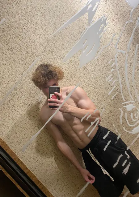 Савелий из Курчатова, мне 22, познакомлюсь для приятного времяпровождения