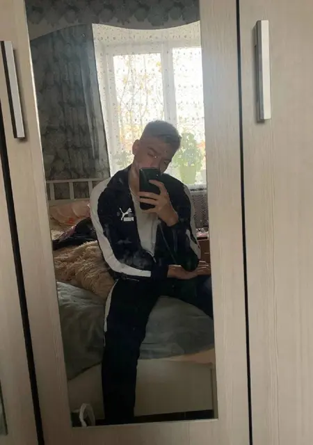 Я Андрей, 24, из Каменска-Уральского, ищу знакомства на одну ночь