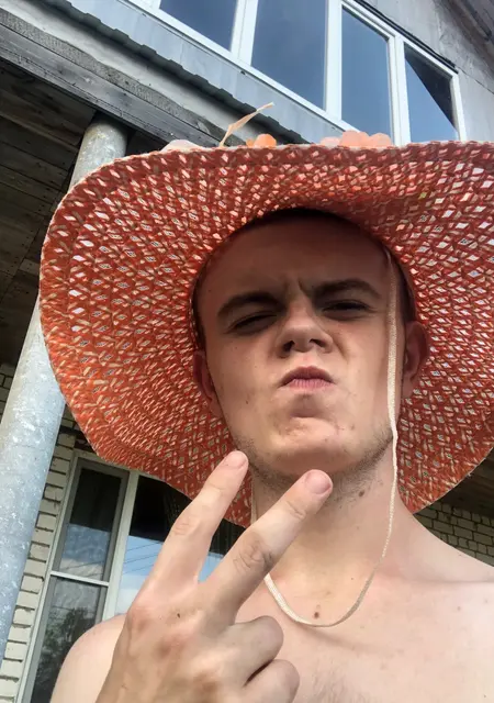 Я Кирилл, 19, знакомлюсь без обязательств в Тамбове