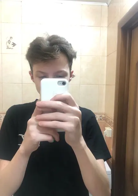 Я Ванька, 19, из Владимира, ищу знакомства на одну ночь