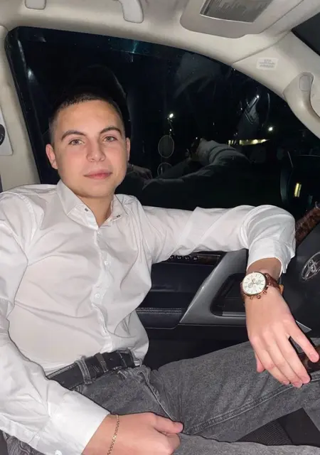 Максим из Владимира, мне 19, познакомлюсь для приятного времяпровождения