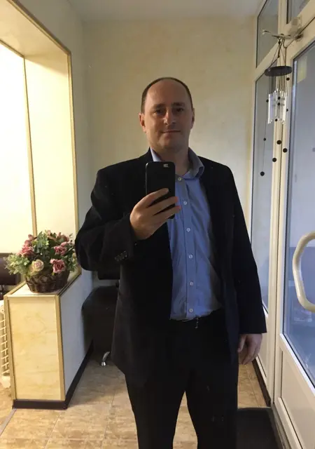 Артём из Симферополя, мне 44, познакомлюсь для приятного времяпровождения