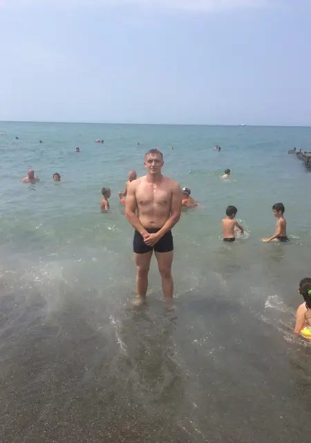 Я Сергей, 25, из Коврова, ищу знакомства без обязательств