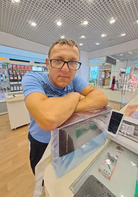 Павел из Омска, ищу на сайте знакомства без обязательств