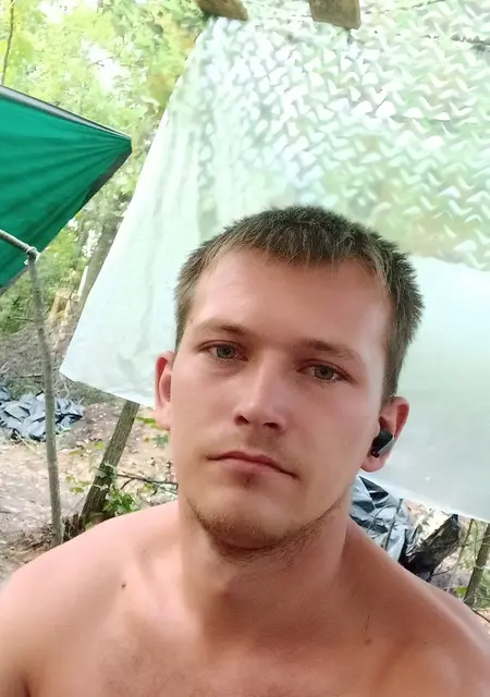 Я Алексей, 27, из Каменска, ищу знакомства на одну ночь