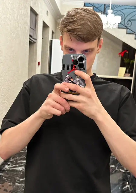 Я Максим, 21, знакомлюсь для постоянных отношений в Ессентуках