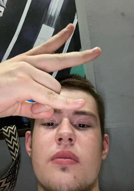 Егор из Сургута, мне 19, познакомлюсь для общения