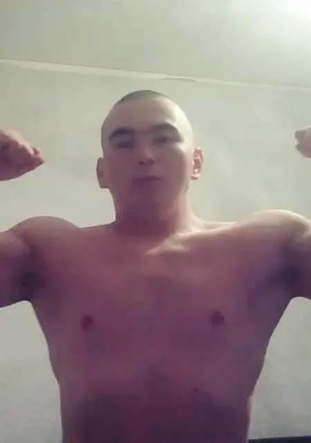 Лёха из Айхала, мне 28, познакомлюсь на одну ночь