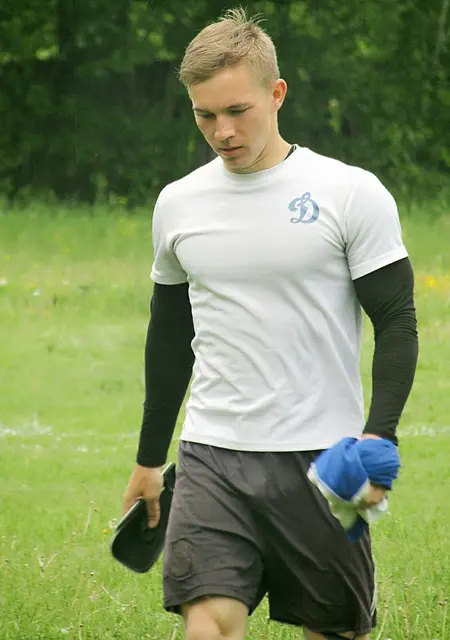 Виктор из Брянска, мне 28, познакомлюсь на одну ночь