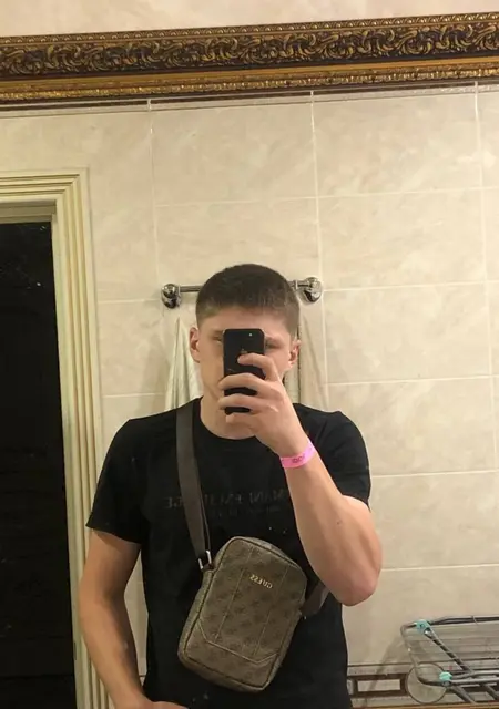Я Кирилл, 21, знакомлюсь для общения в Ижевске