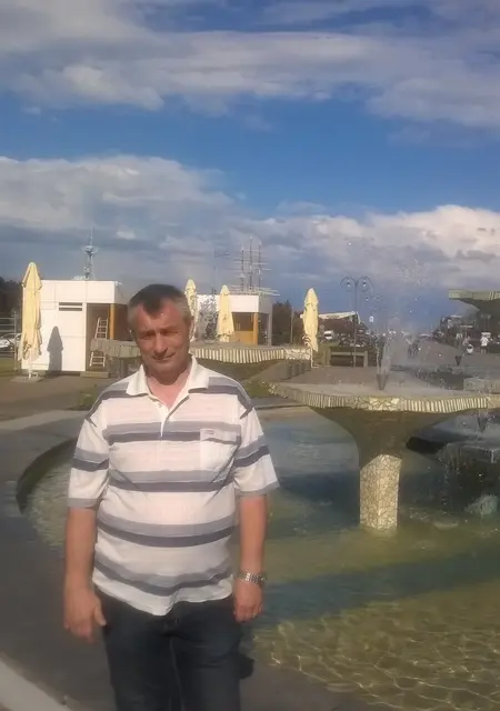 Я Сергей, 63, из Санкт-Петербурга, ищу знакомство для приятного времяпровождения