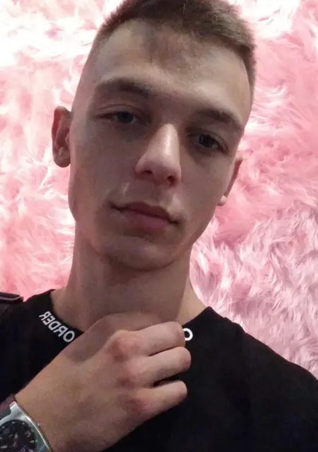 Я Саша, 31, из Ялты, ищу знакомство для приятного времяпровождения