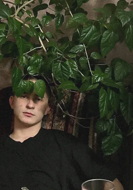 Александр из Зеленодольска, мне 21, познакомлюсь без обязательств