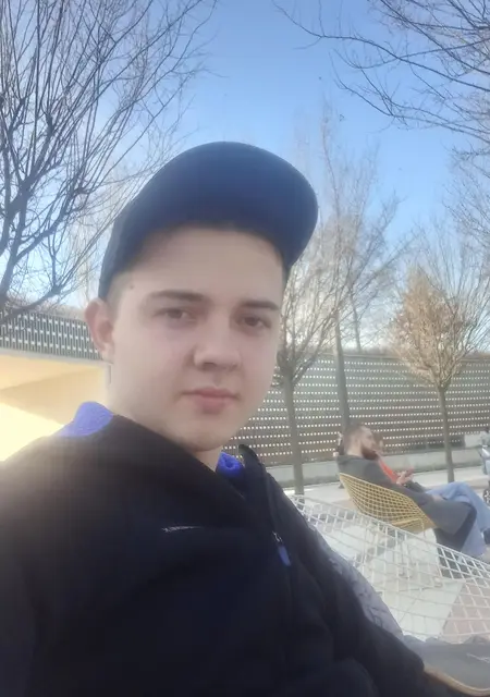 Никита из Сочи, мне 21, познакомлюсь для приятного времяпровождения