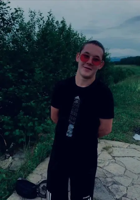 Артем из Геленджика, мне 21, познакомлюсь для постоянных отношений