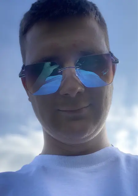 Я Максим, 21, из Самары, ищу знакомства без обязательств