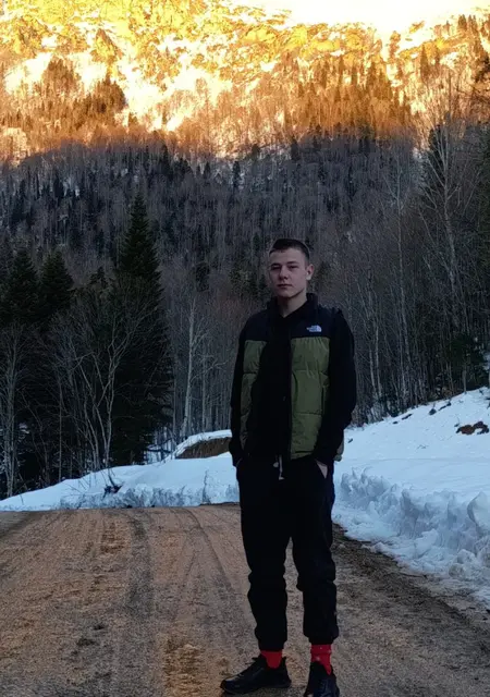 Я Daniil, 20, из Апшеронска, ищу знакомства на одну ночь