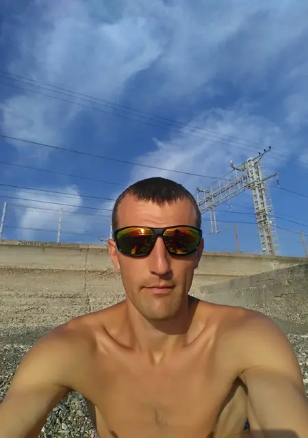 Рома из Сочи, мне 40, познакомлюсь на одну ночь