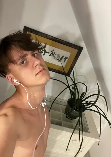 Я Богдан, 21, из Калининграда, ищу знакомства без обязательств