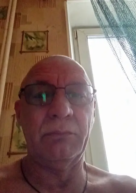 Я Геннадий, 18, знакомлюсь для открытые отношения в Симферополе