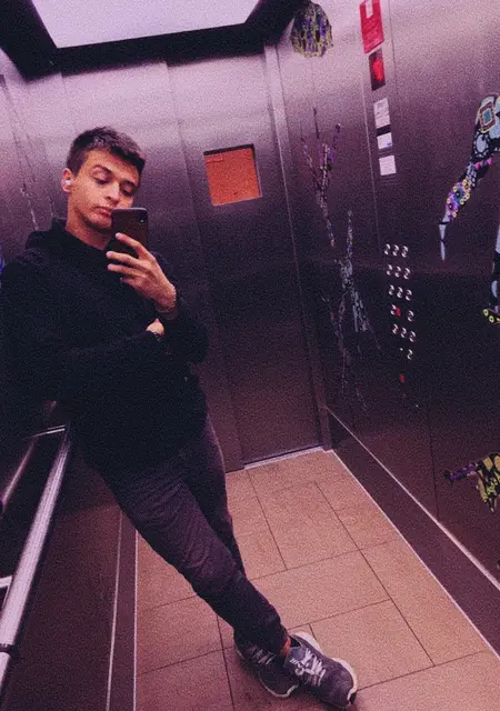 Я Артем, 25, из Гусева, ищу знакомства без обязательств