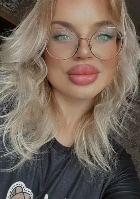 Я Аврора, 23, из Краснодара, ищу знакомство для постоянных отношений