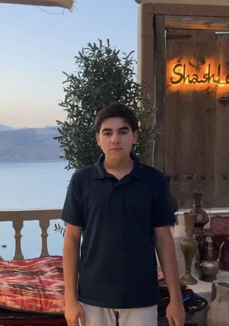 Я Азиз, 20, из Оренбурга, ищу знакомство для приятного времяпровождения