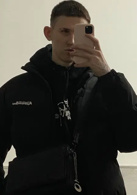 Александр из Хабаровска, мне 19, познакомлюсь без обязательств