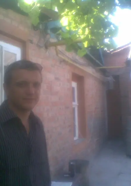 Я Олег, 46, из Таганрога, ищу знакомство для постоянных отношений