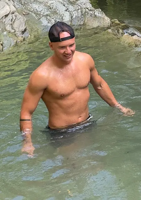 Я Сергей, 31, из Анапы, ищу знакомства на одну ночь