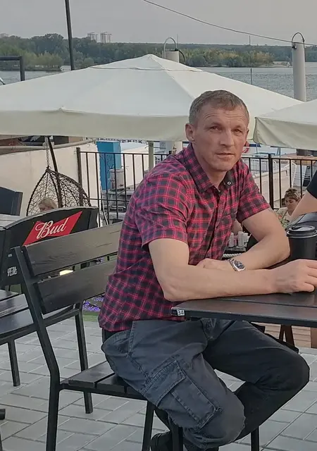 Я Анатолий, 46, из Нефтеюганска, ищу знакомство для постоянных отношений