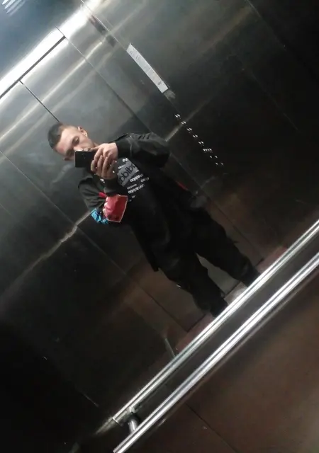 Я Иван, 19, из Хабаровска, ищу знакомства на одну ночь