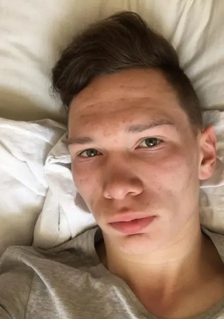 Я Владимир, 25, из Сарапула, ищу знакомства на одну ночь