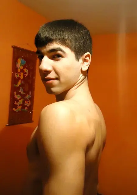 Варис из Ялты, мне 31, познакомлюсь без обязательств