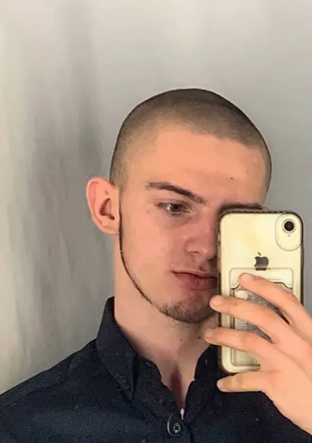 Я Алексей, 19, знакомлюсь без обязательств в Омске