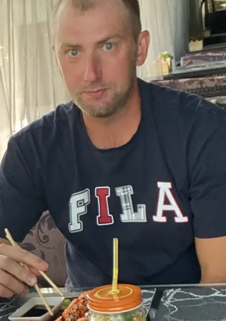 Я Константин, 38, знакомлюсь для приятного времяпровождения в Костомукше