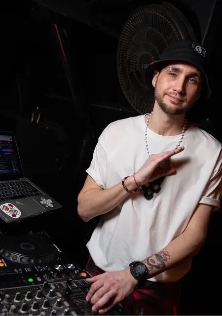 Руслан из Ногинска, мне 33, познакомлюсь для приятного времяпровождения