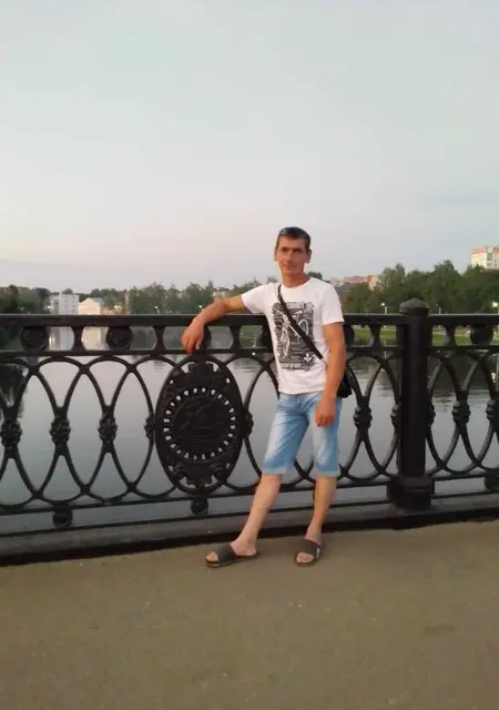 Денис из Великих Лук, мне 37, познакомлюсь для дружбы