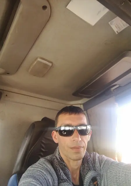 Юрий из Новошахтинского, ищу на сайте приятное времяпровождение