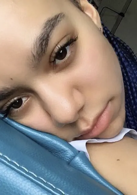 Арина из Сочи, ищу на сайте приятное времяпровождение