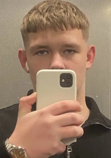 Артём из Геленджика, мне 18, познакомлюсь на одну ночь