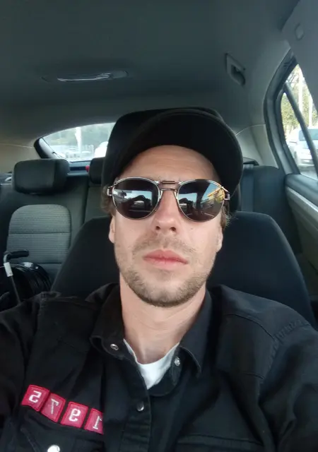 Андрей из Анапы, мне 32, познакомлюсь на одну ночь