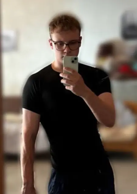 Кирилл из Хабаровска, ищу на сайте знакомства на одну ночь