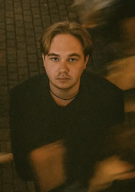 Я Иван, 20, из Екатеринбурга, ищу знакомство для приятного времяпровождения