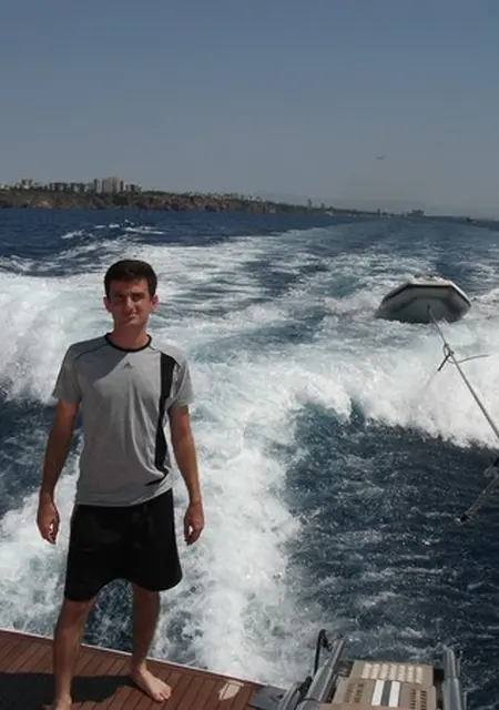 Nazir из Бишкека, ищу на сайте знакомства без обязательств