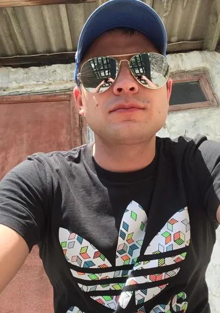 Я Александр, 34, из Керчи, ищу знакомства без обязательств